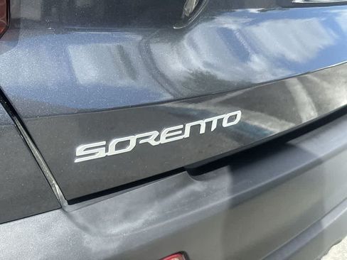 Certified 2023 Kia Sorento LX FWD image 11