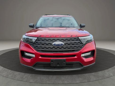 Used 2021 Ford Explorer XLT w/ Equipment Group 202A AWD/4WD image 2