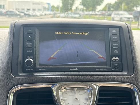 Used 2013 Chrysler Town & Country Touring FWD image 26
