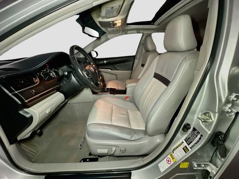 Used 2014 Toyota Camry XLE w/ Leather Package FWD image 17