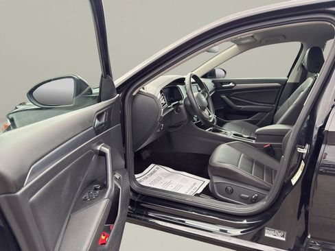 Used 2024 Volkswagen Jetta SE FWD image 24