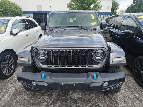 Used 2024 Jeep Wrangler Unlimited w/ Convenience Group AWD/4WD image 2