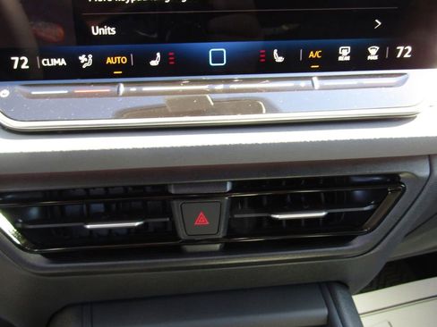 New 2025 Volkswagen Tiguan SE AWD/4WD image 30