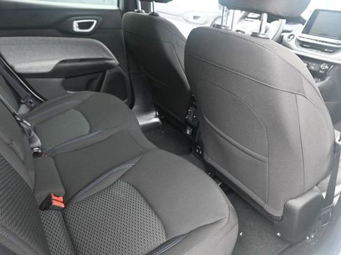 Used 2025 Jeep Compass Sport w/ Mopar Graphics Package image 15