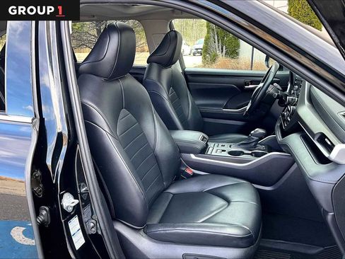 Used 2021 Toyota Highlander XLE image 8