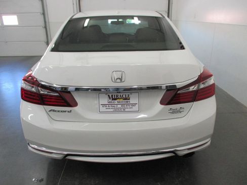 Used 2017 Honda Accord EX-L image 5