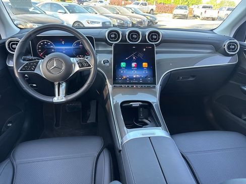 Used 2025 Mercedes-Benz GLC 350e 4MATIC image 11