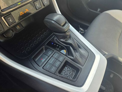Used 2025 Toyota RAV4 XLE AWD/4WD image 32
