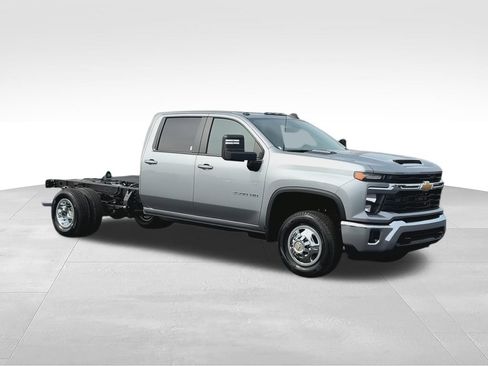 New 2026 Chevrolet Silverado 3500 LT w/ Convenience Package AWD/4WD image 2