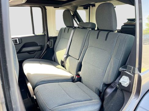 Certified 2025 Jeep Wrangler Unlimited Sahara w/ Safety Group AWD/4WD image 23