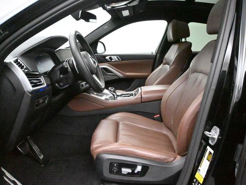 Used 2021 BMW X6 M50i w/ Premium Package image 9