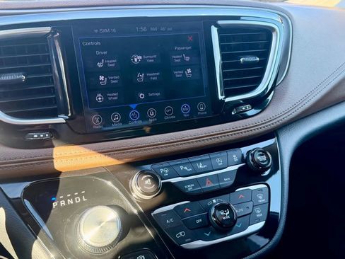 Used 2017 Chrysler Pacifica Limited w/ UConnect Theater Package image 21