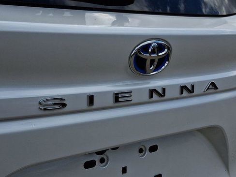 Certified 2022 Toyota Sienna Platinum AWD/4WD image 30