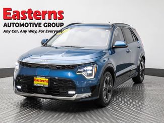 Used 2023 Kia Niro Wave w/ Wave Preserve Package video 1