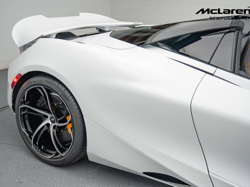 Used 2026 McLaren 750S Spider RWD image 5