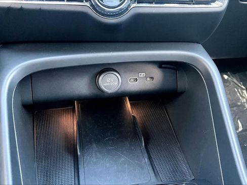Used 2025 Volvo XC40 B5 Core w/ Protection Package Premier image 37