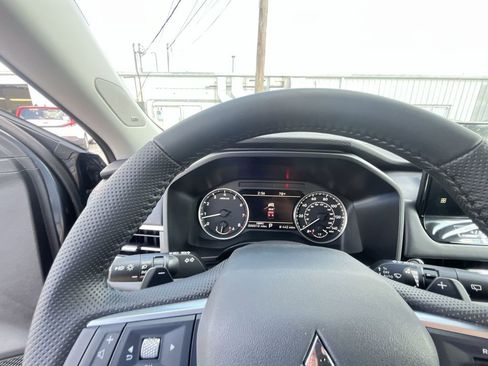 New 2025 Mitsubishi Outlander SE image 7