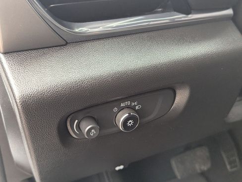 Used 2023 Chevrolet Traverse LT image 15