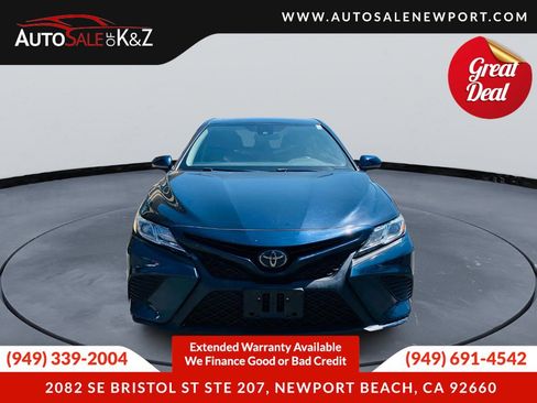 Used 2019 Toyota Camry SE w/ Carpet Mat Package FWD image 2