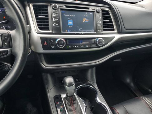 Used 2019 Toyota Highlander SE AWD/4WD image 22