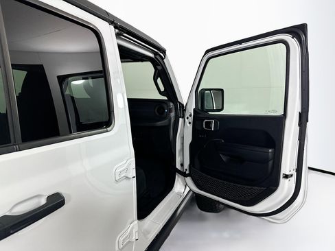 Used 2024 Jeep Wrangler Unlimited Rubicon 4xe AWD/4WD image 29