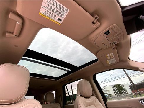 Used 2019 Lincoln Navigator Reserve AWD/4WD image 14