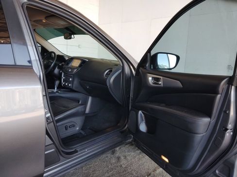 Used 2019 Nissan Pathfinder SL AWD/4WD image 10