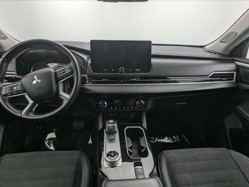 Used 2025 Mitsubishi Outlander SE AWD/4WD image 27