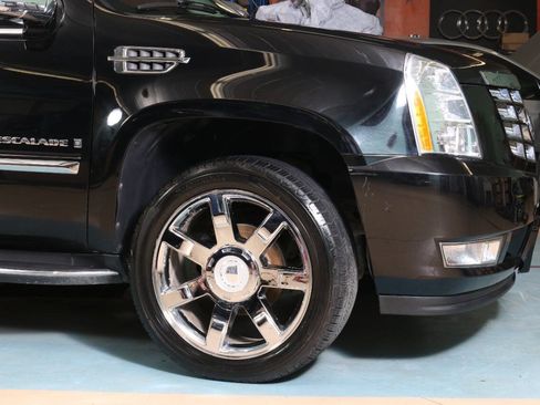 Used 2007 Cadillac Escalade AWD w/ Information Package image 15