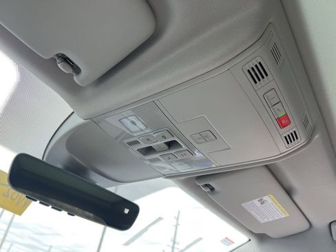 New 2026 Volkswagen Taos SE image 22