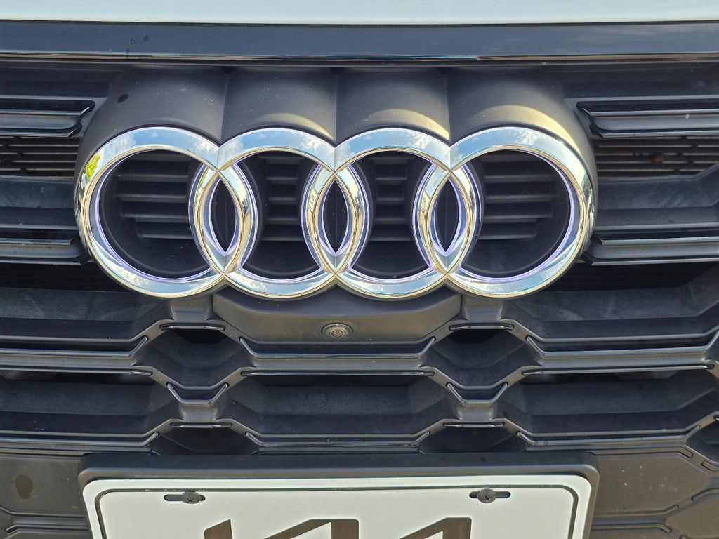 Used 2023 Audi Q5 e Premium Plus w/ Premium Plus Package AWD/4WD image 3