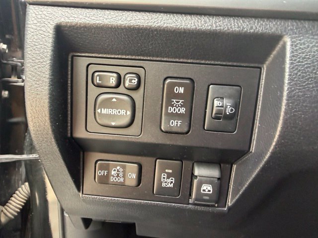 Used 2017 Toyota Tundra 4x4 CrewMax image 20