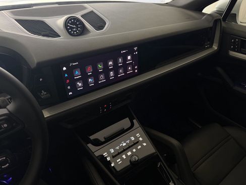 Certified 2025 Porsche Cayenne Coupe image 18