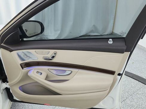 Used 2017 Mercedes-Benz S 550 Sedan image 19