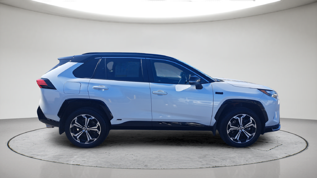 Used 2024 Toyota RAV4 XSE AWD/4WD image 4