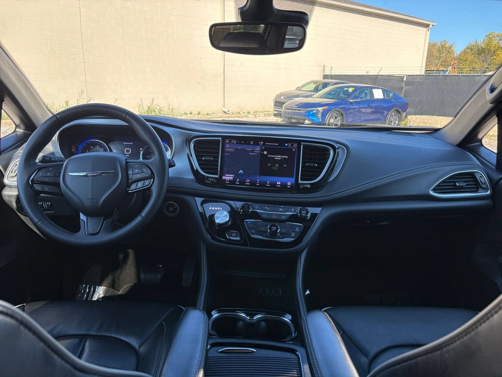 Used 2025 Chrysler Pacifica Limited FWD image 37