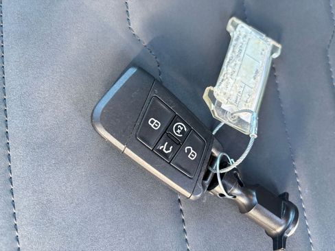 Used 2025 Volkswagen Taos SE image 22