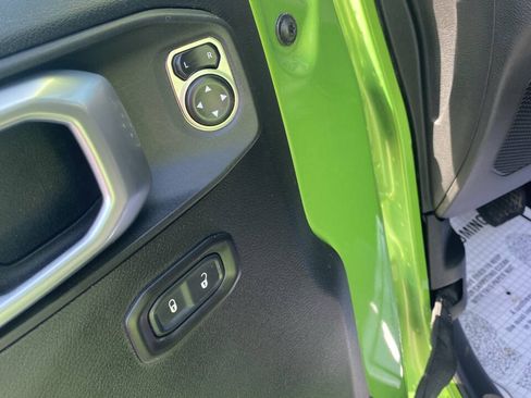 Used 2019 Jeep Wrangler Unlimited Rubicon w/ Cold Weather Group AWD/4WD image 9