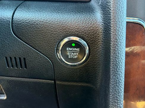 Used 2017 Lincoln Navigator Select image 23