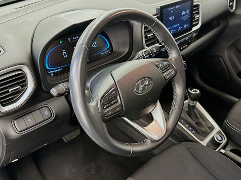 Used 2025 Hyundai Venue SEL FWD image 18