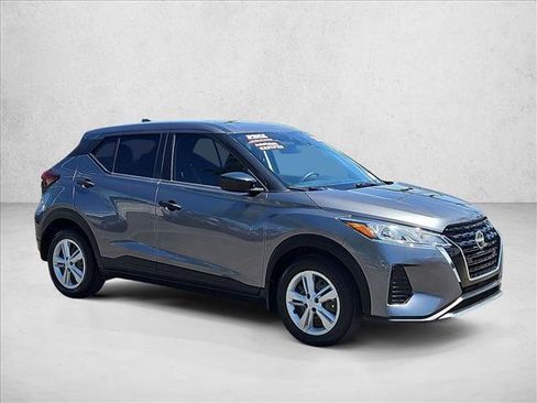 Used 2022 Nissan Kicks S FWD image 3