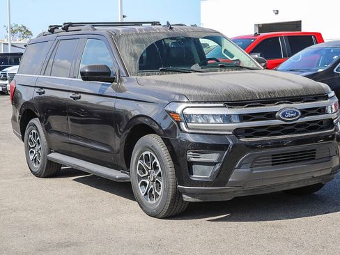 Used 2024 Ford Expedition XLT AWD/4WD image 3