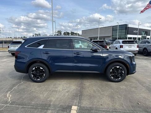 New 2026 Kia Sorento S w/ S Panoramic Sunroof Package image 9