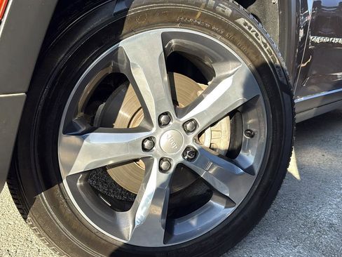 Used 2022 Jeep Grand Cherokee L Limited image 9