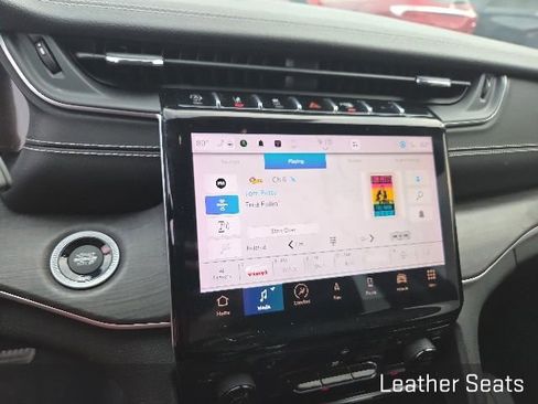 Used 2023 Jeep Grand Cherokee Limited AWD/4WD image 12