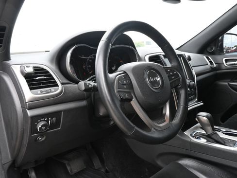 Used 2017 Jeep Grand Cherokee Altitude AWD/4WD image 16