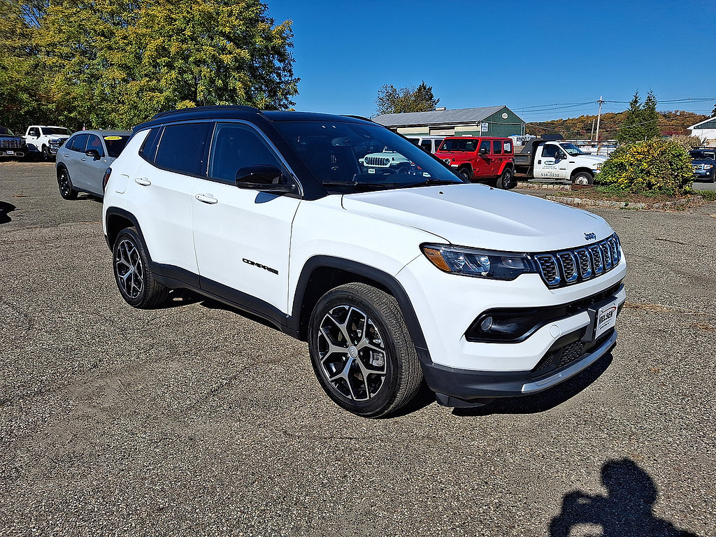 Used 2024 Jeep Compass Limited w/ Sun and Sound Group AWD/4WD image 12
