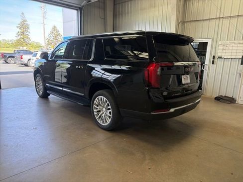 Used 2025 GMC Yukon XL Elevation AWD/4WD image 7