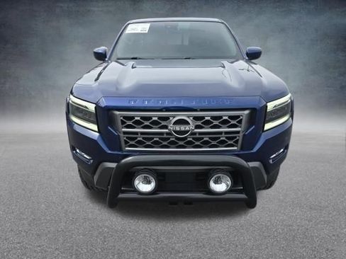 Used 2022 Nissan Frontier SV image 2