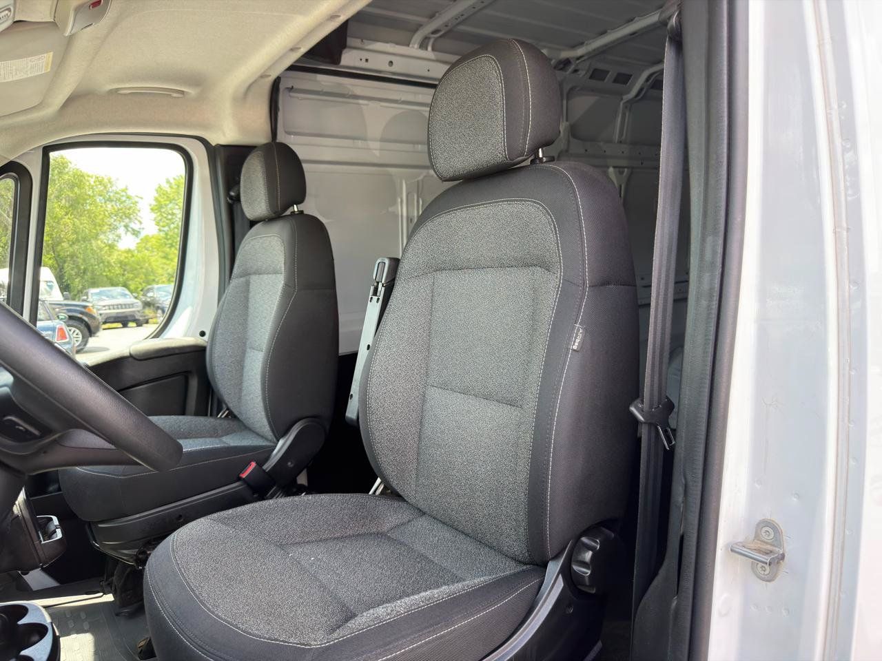 Used 2024 RAM ProMaster 2500 w/ Convenience Group FWD image 11